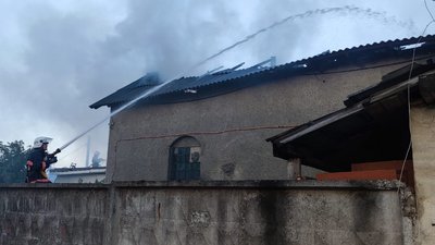 У Долині на Івано-Франківщині горів склад. Вогонь пошкодив 300 м² будівлі