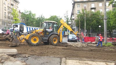 «Безшумні рейки». У Дніпрі ремонтують трамвайні колії в центрі міста