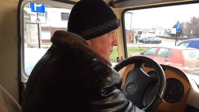 На Тернопільщині чоловік сконструював український позашляховик На Тернопільщині чоловік сконструював український позашляховик