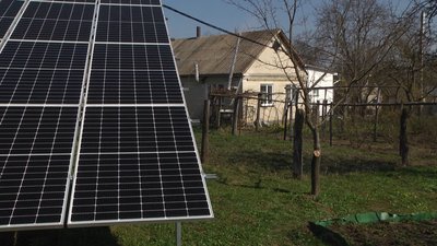 Іван Кузко у 2021-ому році на городі свого господарства встановив сонячну електростанцію Іван Кузко у 2021-ому році на городі свого господарства встановив сонячну електростанцію