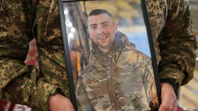 У Луцьку попрощалися із 34-річним воїном Станіславом Ходаковським У Луцьку попрощалися із 34-річним воїном Станіславом Ходаковським