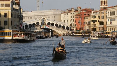 Венеція забороняє гучномовці та обмежує кількість людей у туристичних групах