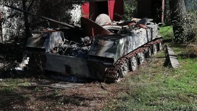 Декілька тижнів у Високопіллі на Херсонщині горить склад, у якому місцевий фермер зберігав урожай соняшнику Декілька тижнів у Високопіллі на Херсонщині горить склад, у якому місцевий фермер зберігав урожай соняшнику