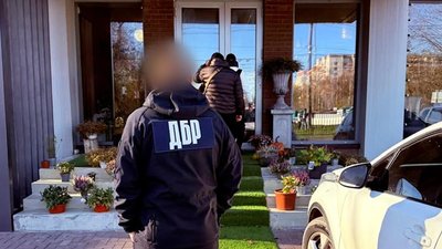 Правоохоронці викрили посадовця державної міграційної служби