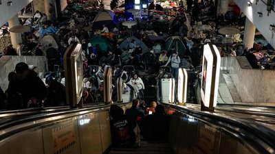 Палатки в метро 2 червня 2026, намети
