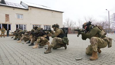 Як у Франківську тренується новостворена штурмова бригада "Лють" Як у Франківську тренується новостворена штурмова бригада "Лють"
