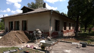 На Івано-Франківщині волонтери облаштовують відділення для переселенців і паліативних хворих