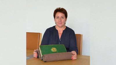Наталія Реброва зі щоденником у 2018 році Наталія Реброва зі щоденником у 2018 році