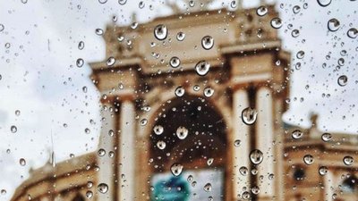 Дощ на склі