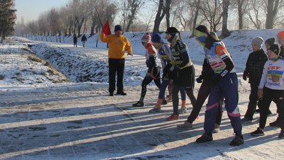 Лучан у парку навчали, як правильно займатися спортом на морозі