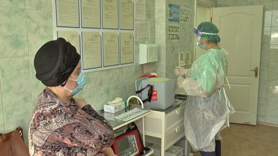 "Що там боятися?": на Полтавщині почали щеплювати від COVID-19 людей, яким за 80 років "Що там боятися?": на Полтавщині почали щеплювати від COVID-19 людей, яким за 80 років