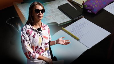 Колаж, на якому зображені чернігівка Ірина та шкільне приладдя