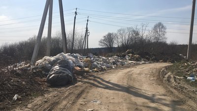 У Львові невідомі викинули будівельне сміття поблизу заказника "Білогорща"