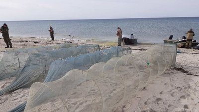 Водні поліцейські Херсонщини виявили в акваторії Чорного моря 13 ятерів з креветкою