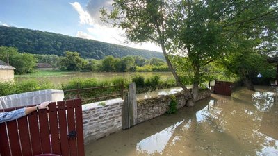 На Монастирищині рятувальники почали відкачувати воду з підтоплених господарств
