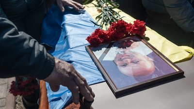 У Мотижині поховали родину старости села, вбиту росіянами У Мотижині поховали родину старости села, вбиту росіянами