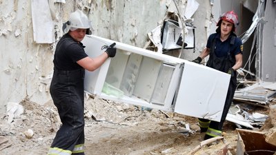 В Одесі закінчили розбирати завали на вулиці Ясній В Одесі закінчили розбирати завали на вулиці Ясній