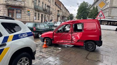 Пошкоджене авто внаслідок ДТП