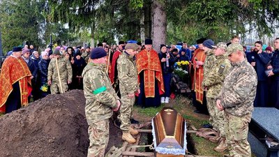 На Тернопільщині попрощалися з військовослужбовцем Ярославом Джерджом На Тернопільщині попрощалися з військовослужбовцем Ярославом Джерджом