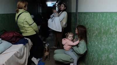 "Чи ми помремо?". Чому варто відповідати на запитання дітей під час війни. Поради психологині "Чи ми помремо?". Чому варто відповідати на запитання дітей під час війни. Поради психологині