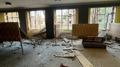 Пошкоджена внаслідок обстрілу РФ гімназія. Київ, Шевченківський район, 27 серпня 2026 року