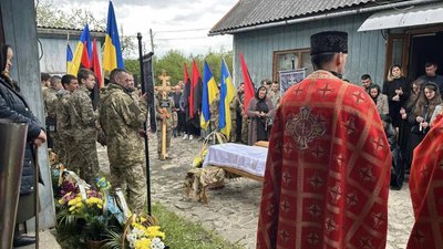 На Закарпатті попрощалися із захисником Олексієм Боклажуком На Закарпатті попрощалися із захисником Олексієм Боклажуком