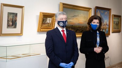 Порошенко з дружиною у музеї Гончара Порошенко з дружиною у музеї Гончара