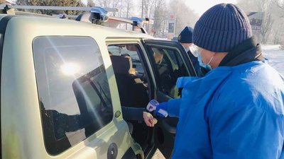 На Івано-Франківщині запрацювали контрольно-пропускні пункти На Івано-Франківщині запрацювали контрольно-пропускні пункти