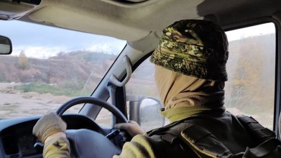 На Тернопільщині волонтери придбали й переобладнали позашляховик в евакуаційне авто На Тернопільщині волонтери придбали й переобладнали позашляховик в евакуаційне авто