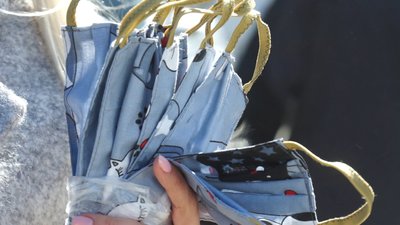 На Донеччині волонтери роздають безкоштовно маски