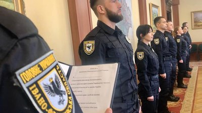 Новобранці прикарпатської поліції склали присягу на вірність народові України Новобранці прикарпатської поліції склали присягу на вірність народові України