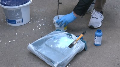 У Запоріжжі марку із російським кораблем перенесли на мурал У Запоріжжі марку із російським кораблем перенесли на мурал