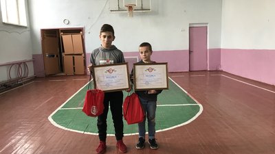 Учні Братковецького ліцею на Франківщині вночі гасили вогонь у сусіда Учні Братковецького ліцею на Франківщині вночі гасили вогонь у сусіда