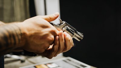 У Херсоні сталась стрілянина, до якої причетні п’ятеро людей. Одного з них затримала поліція