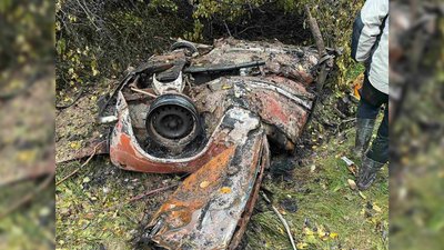 Залишки автівки, яка наїхала на міну Залишки автівки, яка наїхала на міну