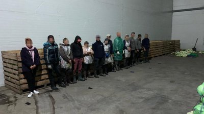 Чотирьох жителів Дніпропетровщини судитимуть через підозру в торгівлі людьми Чотирьох жителів Дніпропетровщини судитимуть через підозру в торгівлі людьми