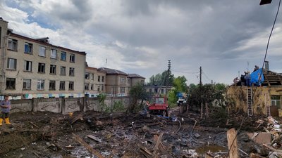 Ракета РФ влучила у приватний сектор у Харкові: є поранений Ракета РФ влучила у приватний сектор у Харкові: є поранений