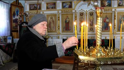 На Житомирщині сім'я 20 років опікується храмом, що лишився у відселеному після аварії на ЧАЕС селі На Житомирщині сім'я 20 років опікується храмом, що лишився у відселеному після аварії на ЧАЕС селі