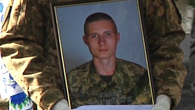 У Новограді-Волинському на Житомирщині попрощалися із загиблим курсантом Богданом Матвійчуком У Новограді-Волинському на Житомирщині попрощалися із загиблим курсантом Богданом Матвійчуком