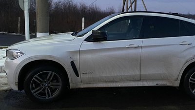 BMW X6 вилучили митники у закарпатця на КПП "Лужанка"