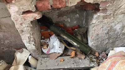 30 кг вибухівки та бойові елементи до "Смерч": на Луганщині знайшли тайники окупантів 30 кг вибухівки та бойові елементи до "Смерч": на Луганщині знайшли тайники окупантів