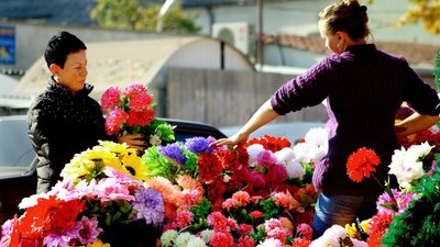 ПЦУ закликала не нести штучні квіти на кладовища