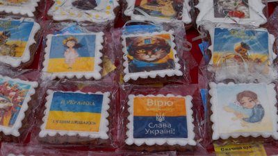 На доброчинному ярмарку в Дніпрі в День міста збирають кошти для ЗСУ – фоторепортаж На доброчинному ярмарку в Дніпрі в День міста збирають кошти для ЗСУ – фоторепортаж