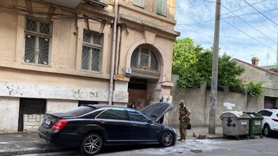 В Одесі спалили автомобіль адвоката, очевидці повідомили про стрілянину
