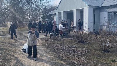 До Миколаєва вивезли людей з навколишніх селищ, що постраждали від обстрілів РФ