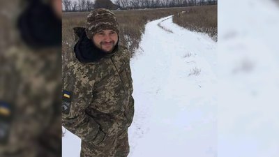 На Чернігівщині попрощалися з трьома бійцями, які загинули на Донеччині На Чернігівщині попрощалися з трьома бійцями, які загинули на Донеччині
