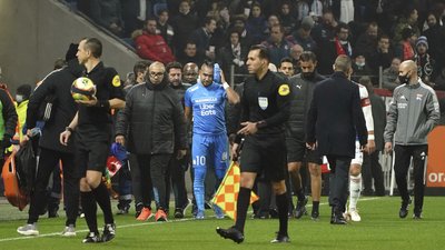 Матч чемпіонату Франції було зірвано уже на 5-й хвилині через фанатів. Що відбулося: відео