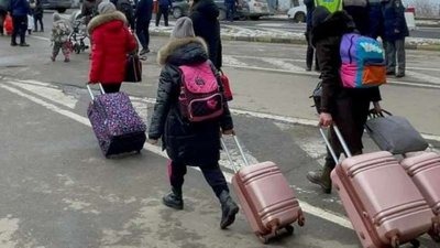 "Нас всіх тримає надія і віра в перемогу". Історія родини, яка виїхала з окупованого Херсона