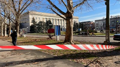 Російські війська обстріляли будівлю Херсонської ОВА Російські війська обстріляли будівлю Херсонської ОВА
