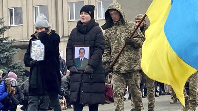 У Малині прощаються з 23-річним пілотом бойового літака МіГ-29 Владиславом Залістовським У Малині прощаються з 23-річним пілотом бойового літака МіГ-29 Владиславом Залістовським